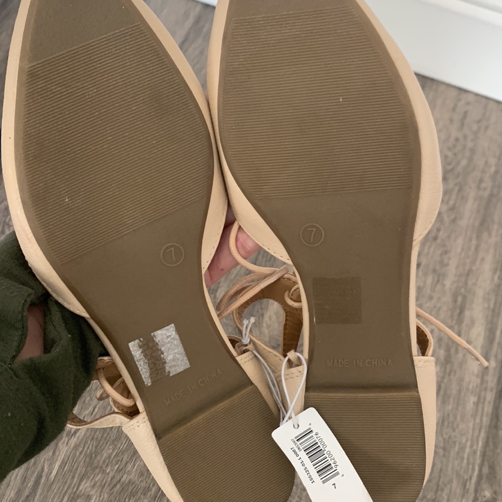 Beige flats - Picture 3 of 3